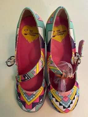 Hot Chocolate Design Women's Pink Geometric Mary Jane Heels Size 34